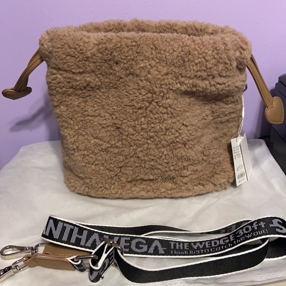 Samantha Vega bucket bag new with tags